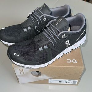 W 8.5 On Cloud Running - Like New!